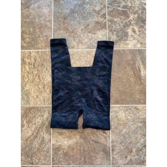 Spanx Look At Me Now Leggings Black Camo Size Small - Picture 1 of 8